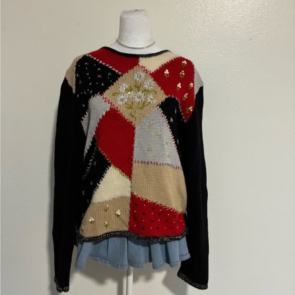 Vintage patchwork sweater with floral embroidery 🖤💐